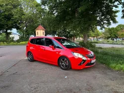 Rot Gebraucht 2013 Opel Zafira Van / Kleinbus | 9.980 € (Teuer)