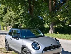 Silber Gebraucht 2024 Mini Cooper Classic Kleinwagen | 27.900 € (Fairer Preis)