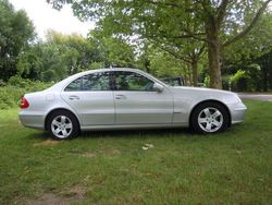 Silber metallic Gebraucht 2004 Mercedes 220 Limousine | 11.700 €