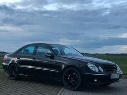 Schwarz Gebraucht 2005 Mercedes E350 Sport Limousine | 6.100 € (Fairer Preis)