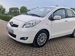 Weiß Gebraucht 2010 Toyota Yaris Kleinwagen | 3.200 €