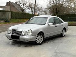 Silber Gebraucht 1997 Mercedes E300 Avantgarde Limousine | 6.950 €