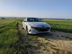 Grau Gebraucht 2023 Hyundai Elantra Limousine | 18.000 €