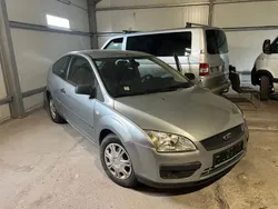 Silber Gebraucht 2005 Ford Focus Trend Limousine | 2.300 € (Fairer Preis)