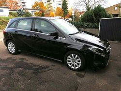 Schwarz Gebraucht 2015 Mercedes B180 Van / Kleinbus | 11.490 € (Superpreis)