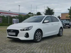 Weiß Gebraucht 2017 Hyundai i30 Trend Limousine | 12.900 € (Fairer Preis)