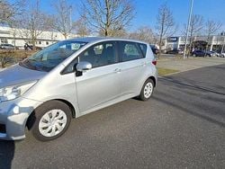 Silber Gebraucht 2014 Toyota Verso-S Cool Van / Kleinbus | 7.750 € (Guter Preis)