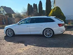 Weiß Gebraucht 2015 Skoda Superb Kombi | 16.199 € (Etwas zu teuer)