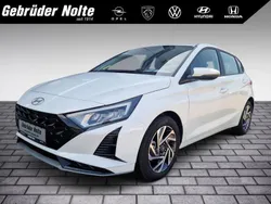 Weiss / Neu 2025 Hyundai i20 Trend Kleinwagen | 23.790 € (Etwas zu teuer)