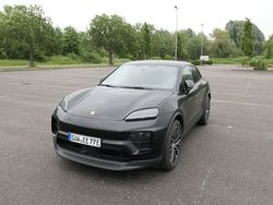 Schwarz Gebraucht 2024 Porsche Macan 4 Electric SUV | 74.900 €