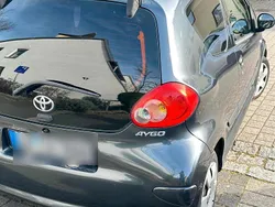 Grau Gebraucht 2005 Toyota Aygo Kleinwagen | 1.700 € (Teuer)