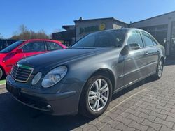 Grau Gebraucht 2005 Mercedes E200 Limousine | 2.950 € (Fairer Preis)