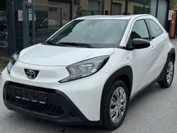 Weiß Gebraucht 2022 Toyota Aygo X-play Kleinwagen | 12.390 € (Guter Preis)