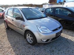 Silber metallic Gebraucht 2002 Ford Fiesta Trend Kleinwagen | 2.800 € (Etwas zu teuer)
