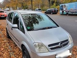 Grau Gebraucht 2003 Opel Meriva Van / Kleinbus | 1.099 € (Superpreis)