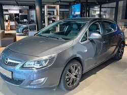 Grau Gebraucht 2012 Opel Astra Innovation Limousine | 6.650 € (Fairer Preis)