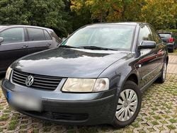 Grau Gebraucht 1999 VW Passat Limousine | 750 € (Guter Preis)