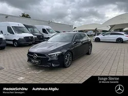Lack kosmosschwarz Gebraucht 2024 Mercedes A200 Progressive Limousine | 30.970 € (Fairer Preis)