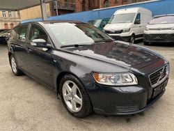 Grau Gebraucht 2009 Volvo V50 Momentum Kombi | 2.990 € (Guter Preis)