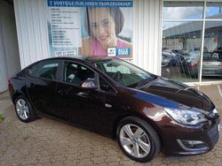 Mahogany brown (p2/so) Gebraucht 2013 Opel Astra Limousine | 11.877 € (Teuer)