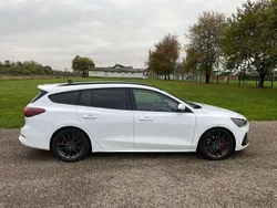 Weiß Gebraucht 2023 Ford Focus ST Kombi | 26.990 € (Superpreis)
