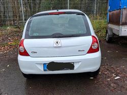 Weiß Gebraucht 2009 Renault Clio II Kleinwagen | 2.800 € (Etwas zu teuer)