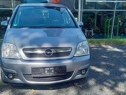 Grau Gebraucht 2008 Opel Meriva Van / Kleinbus | 2.200 € (Fairer Preis)