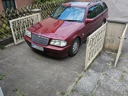 Rot Gebraucht 2000 Mercedes C200 Kombi | 2.500 €