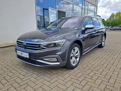 Grau Gebraucht 2023 VW Passat Alltrack Kombi | 35.680 € (Guter Preis)