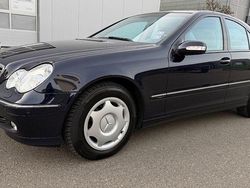 Blau Gebraucht 2004 Mercedes C220 Avantgarde Limousine | 8.600 €