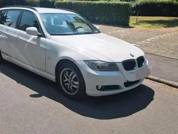 Weiß Gebraucht 2010 BMW 318 Kombi | 2.000 €