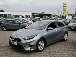 Silber Gebraucht 2022 Kia Ceed Limousine | 16.990 € (Fairer Preis)