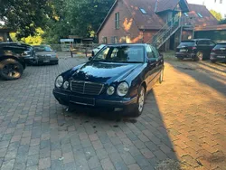 Blau Gebraucht 2000 Mercedes E280 Elegance Limousine | 6.650 €