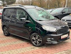 Pantherschwarz metallic Gebraucht 2015 Ford Tourneo Courier Titanium Van / Kleinbus | 8.400 € (Guter Preis)