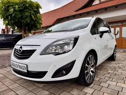 Weiß Gebraucht 2012 Opel Meriva Color Edition Van / Kleinbus | 7.490 € (Etwas zu teuer)