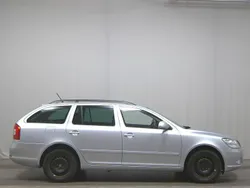 Brilliantsilber metallic Gebraucht 2012 Skoda Octavia Ambition Kombi | 2.950 € (Superpreis)