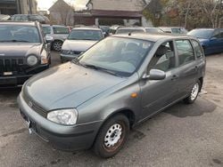 Grün Gebraucht 2008 Lada Kalina Kombi | 399 €