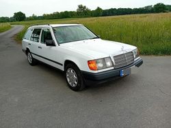 Weiß Gebraucht 1986 Mercedes E230 Kombi | 7.990 €