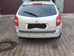 Grün Gebraucht 2004 Renault Laguna II Kombi | 2.500 € (Fairer Preis)