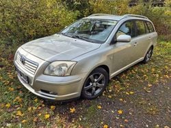 Silber Gebraucht 2005 Toyota Avensis Executive Kombi | 1.450 € (Superpreis)
