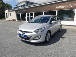 Sleek silver Gebraucht 2014 Hyundai i30 Classic Limousine | 9.990 € (Fairer Preis)