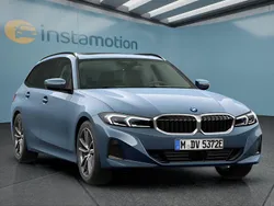 Blau Neu 2025 BMW 330e Kombi | 62.199 € (Etwas zu teuer)