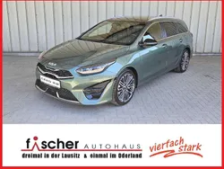 Experience grün metallic Neu 2025 Kia Ceed Sportswagon GT-Line Kombi | 34.325 € (Etwas zu teuer)