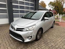 Silber Gebraucht 2017 Toyota Verso Edition-S Van / Kleinbus | 3.990 €