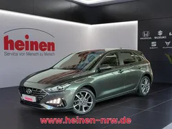 Grau Gebraucht 2023 Hyundai i30 Trend Limousine | 16.399 € (Fairer Preis)