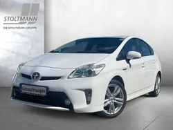 Schneeweiß Gebraucht 2014 Toyota Prius Life Kleinwagen | 14.990 € (Etwas zu teuer)