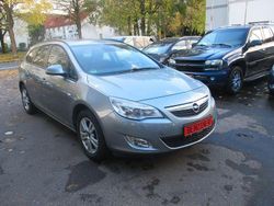Silber Gebraucht 2011 Opel Astra Edition Kombi | 1.850 € (Fairer Preis)