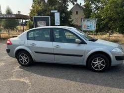 Grau Gebraucht 2004 Renault Mégane II Limousine | 2.100 € (Etwas zu teuer)