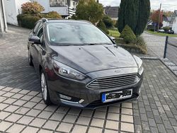 Grau Gebraucht 2015 Ford Focus Titanium Limousine | 12.800 € (Etwas zu teuer)