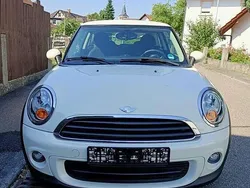 Weiß Gebraucht 2013 Mini ONE Kleinwagen | 6.400 € (Etwas zu teuer)